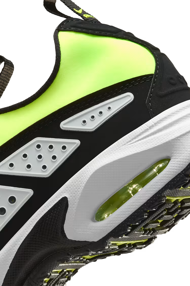 Nike Air Max SNDR Volt and Black