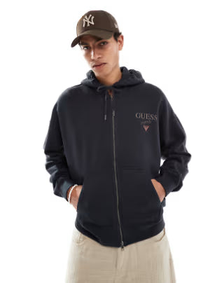 Guess Sudadera negra unisex con capucha, cremallera y logo apilado