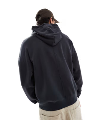 Guess Sudadera negra unisex con capucha, cremallera y logo apilado