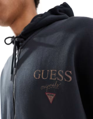 Guess Sudadera negra unisex con capucha, cremallera y logo apilado
