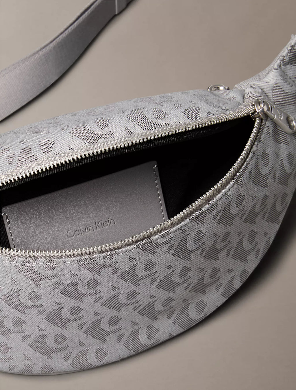 Michel Kors Riñonera con logotipo de monograma jacquard