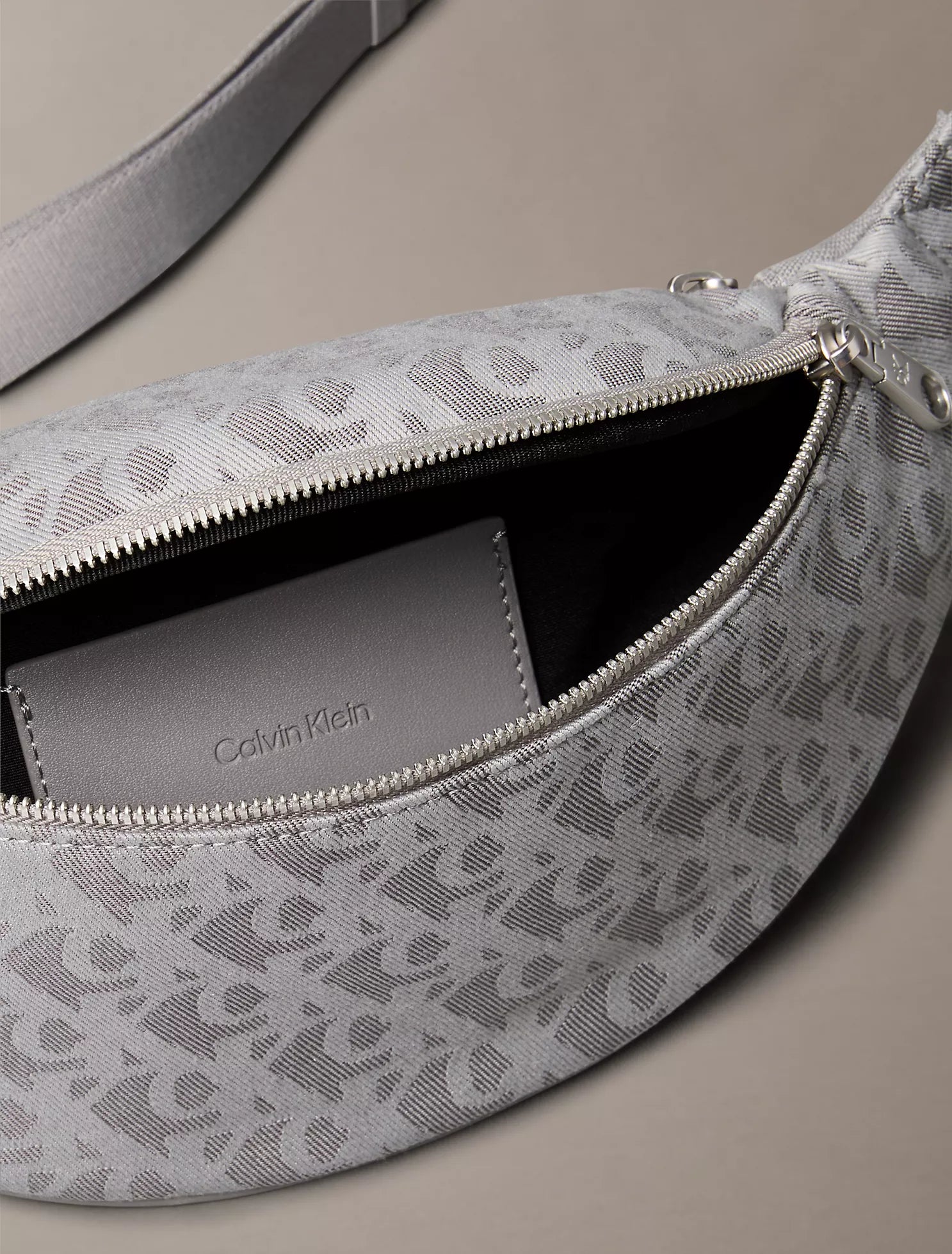 Michel Kors Riñonera con logotipo de monograma jacquard