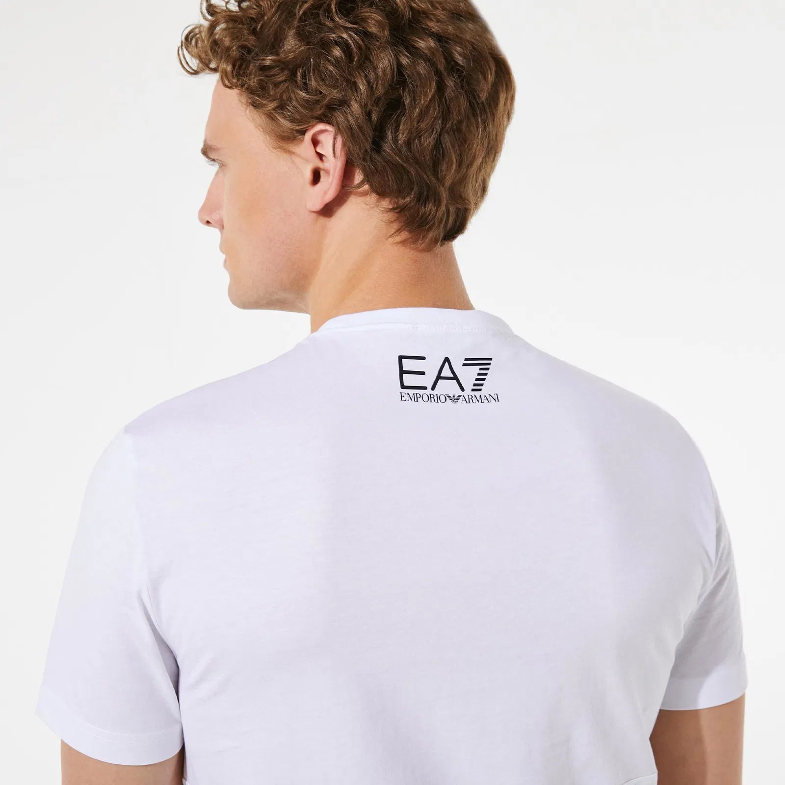 Emporio Armani Camiseta blanca de cuello redondo estampada EA7
