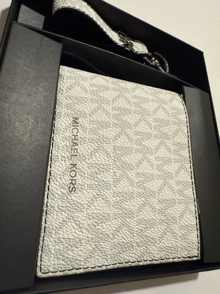 Billetera Eclatant Michael Kors con cordón