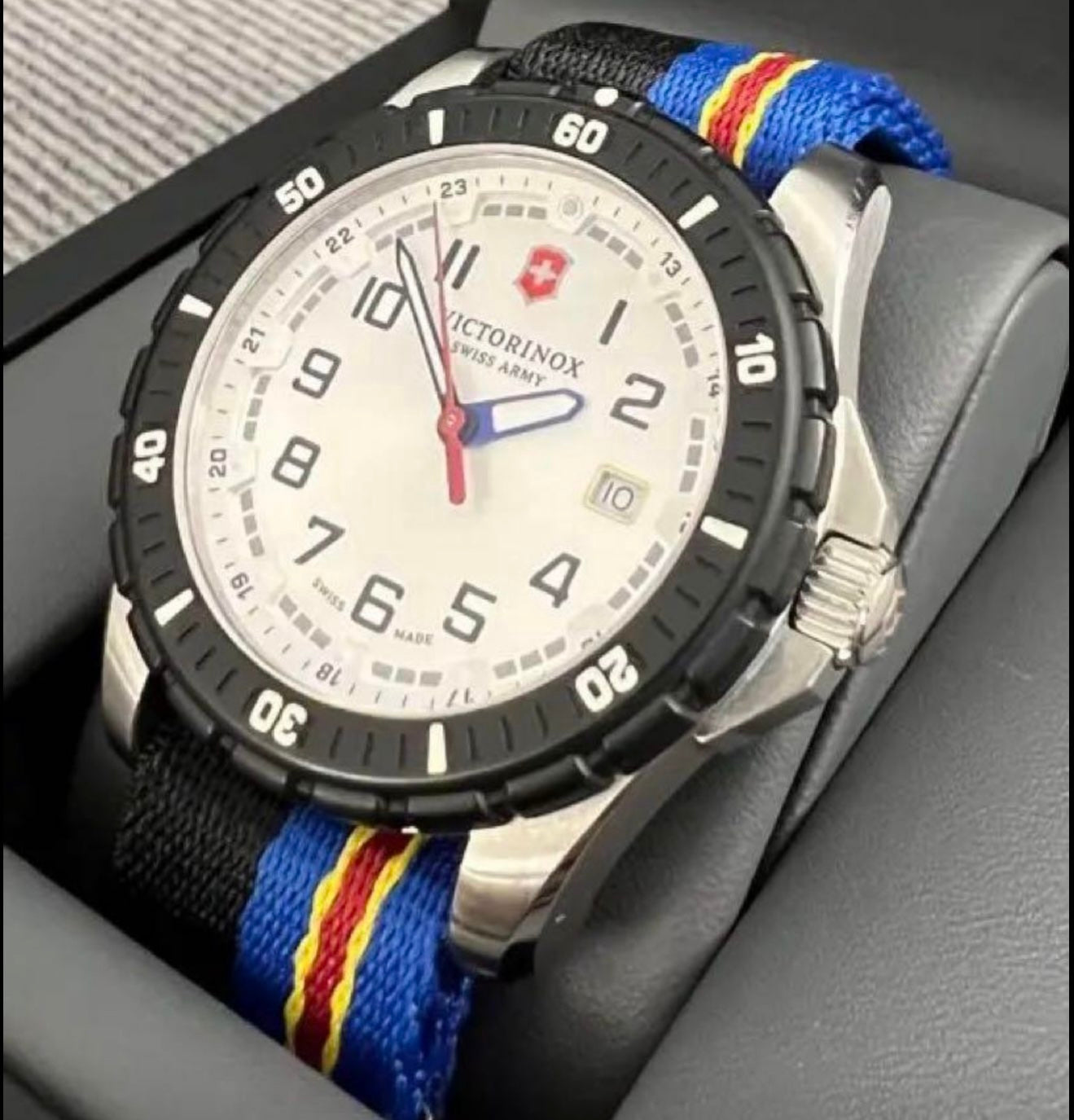 VICTORINOX Maverick